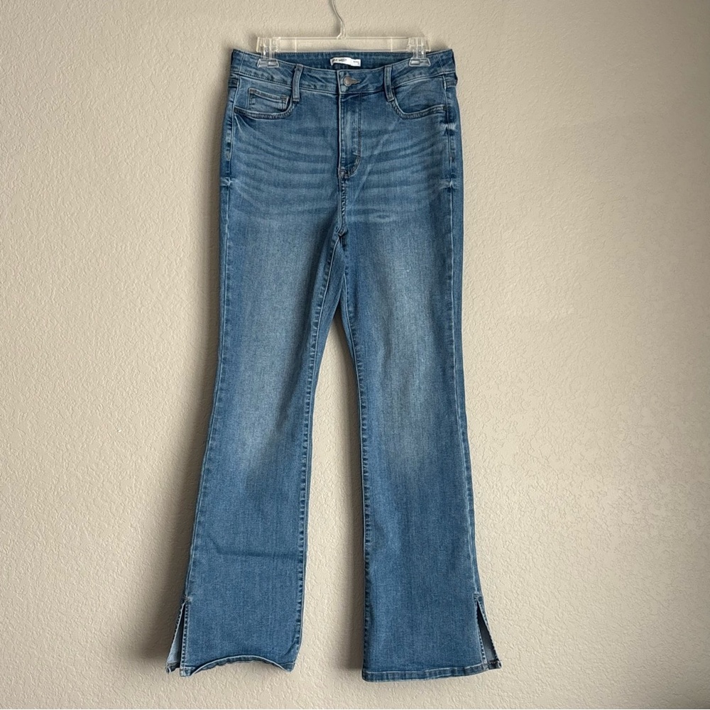 Y2K Nine West women’s bootcut denim jeans with slits in the ankles, size 10.